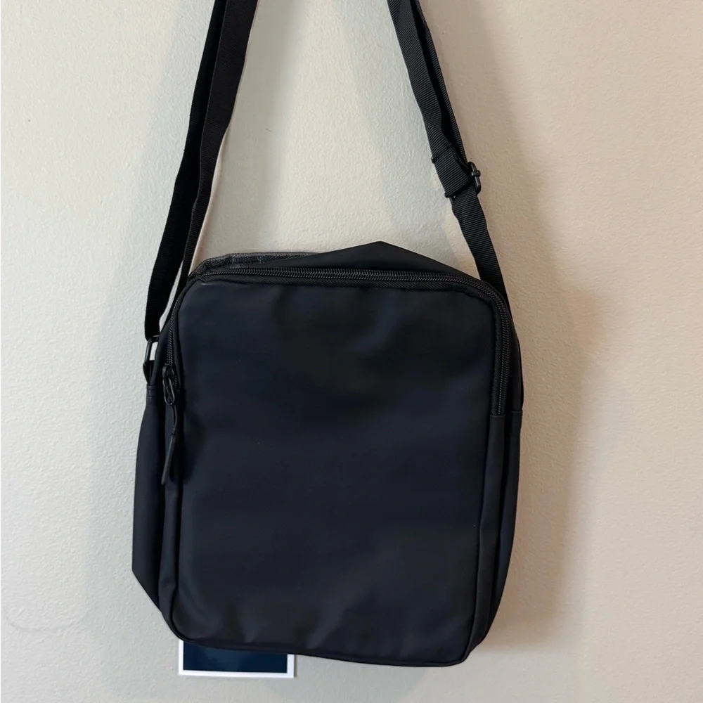 Duchamp London Messenger Cross Body Bag Black Durable Nyln Reflective Zipper NEW